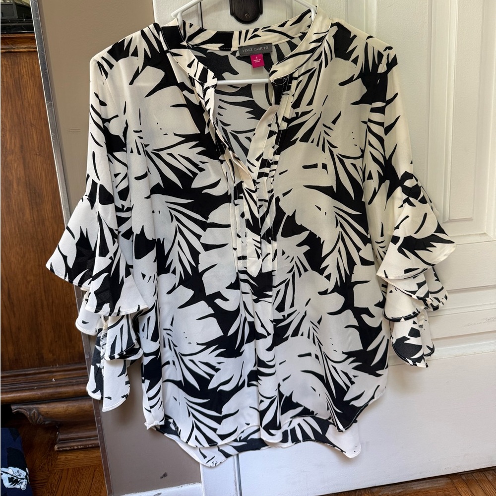 Vince Camuto Monochrome Leaf Print Blouse
